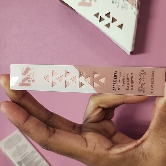 NWT L.YS Beauty No Limits Makeup Set, 3 Piece Set - Picture 3 of 8